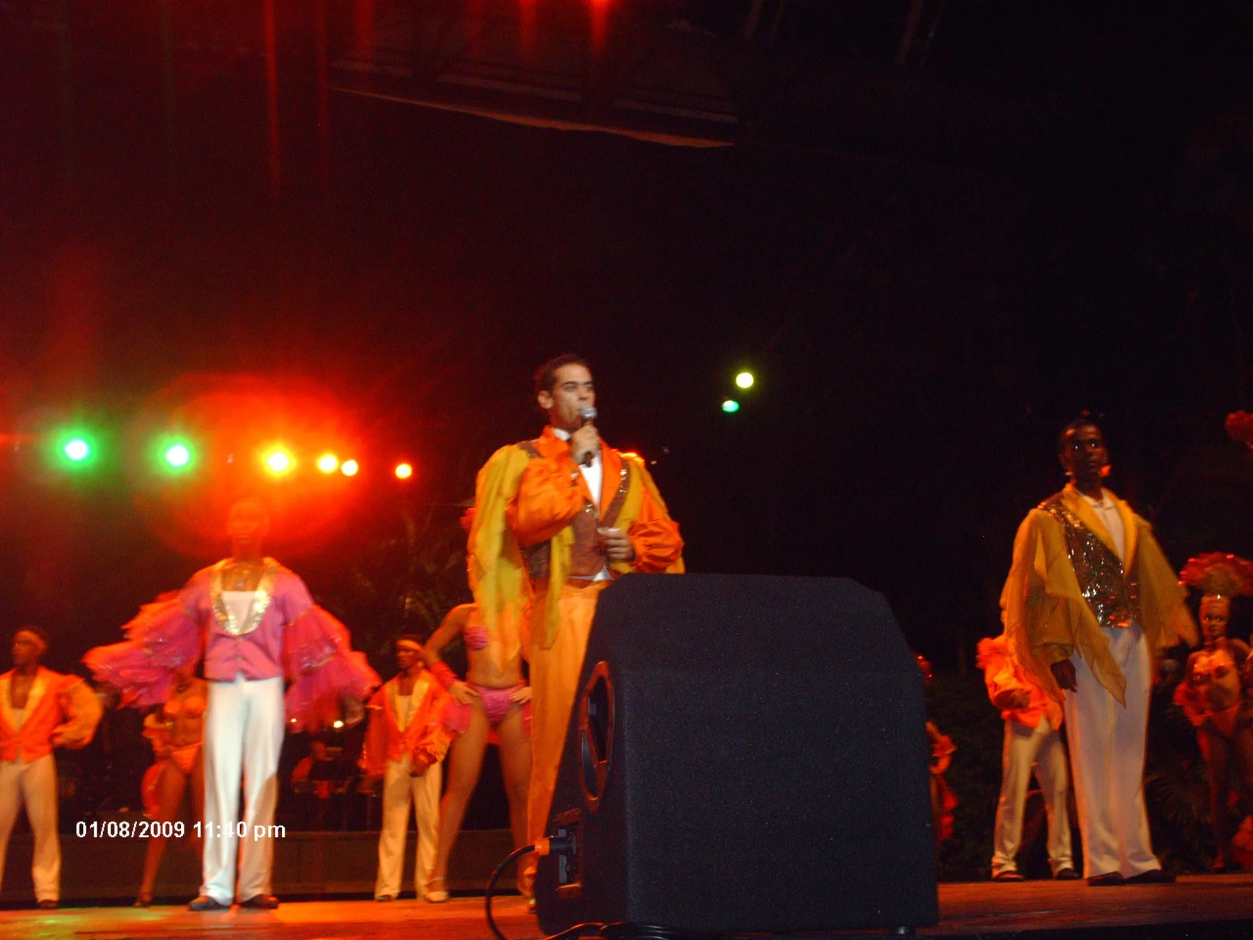 Sandy presentando en Tropicana